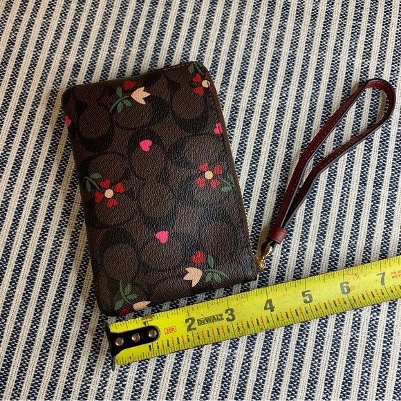 Coach Floral Wristlet Brown Background - Picture 6 of 6